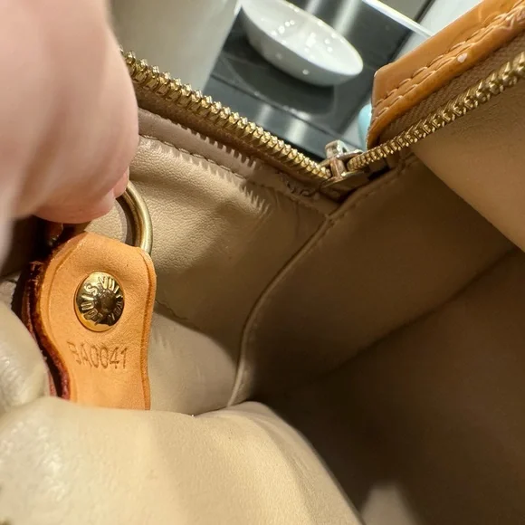 🌺⚜️New Listing-Louis Vuitton Gold Vernis Thompson Square Tote⚜️⚜️ - Picture 6 of 13